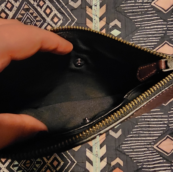 COACH MEDIUM POUCH WITH VARSITY STRIPE (COACH F22499) - Picture 4 of 9